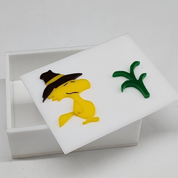 Handmade White Acrylic Trinket Peanuts Woodstock Vintage 4"x5" - Picture 1 of 9